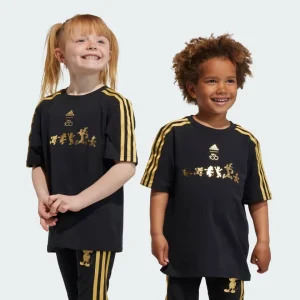 Conjunto deportivo Adidas para niños en negro con detalles dorados.